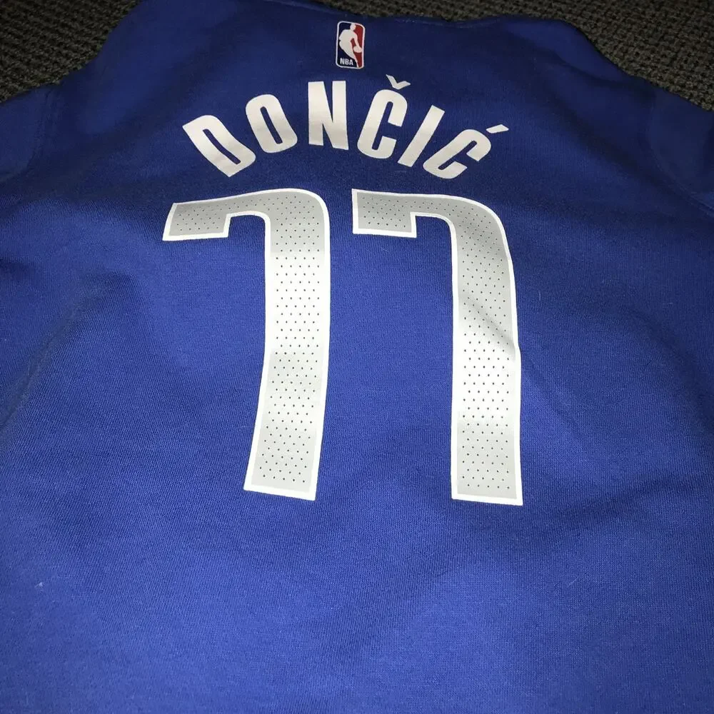 Dallas Mavericks Nike Youth Medium 10-12y #77‎ Luka Doncic Pullover Hoodie Blue